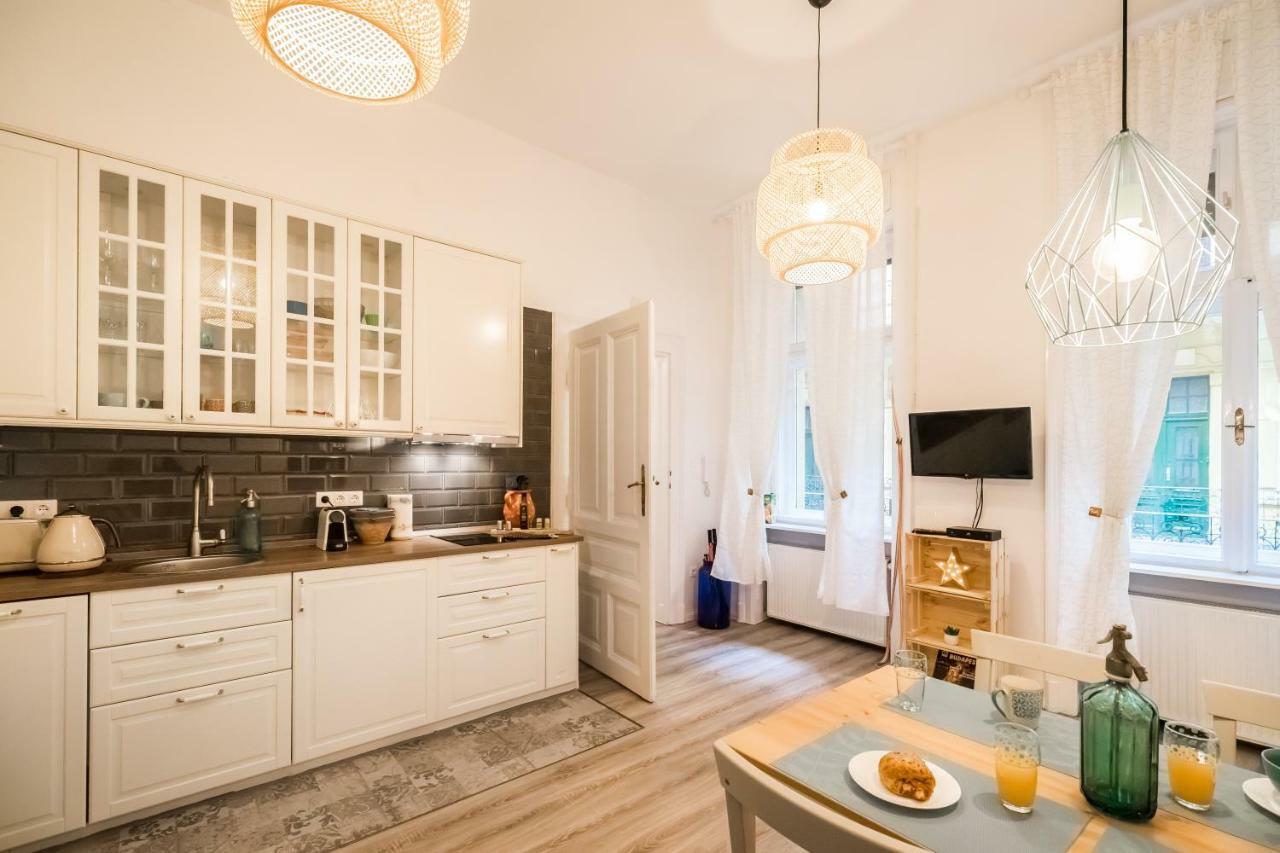 St Stephen Boulevard Apartment Next To Danube Budapest Eksteriør billede